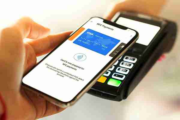 Inovație la plata cu telefonul prin NFC, la comercianți