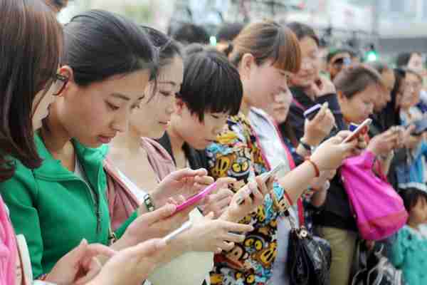 Huawei conduce piața smartphone-urilor din China în 2020, urmată de Oppo, Vivo, Apple și Xiaomi. • 4Dim